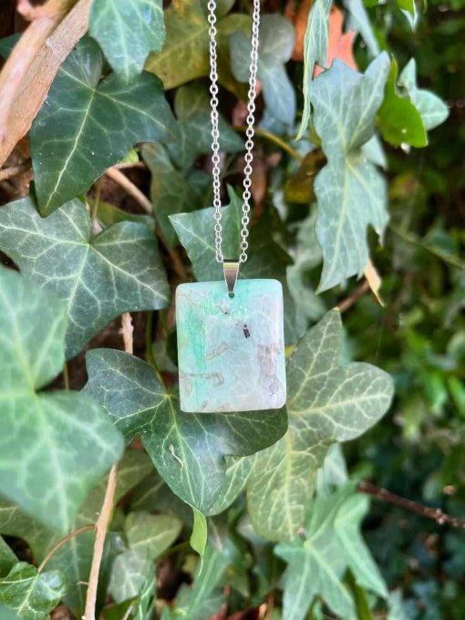 Pendentif pierre plate Garniérite (Madagascar A)
