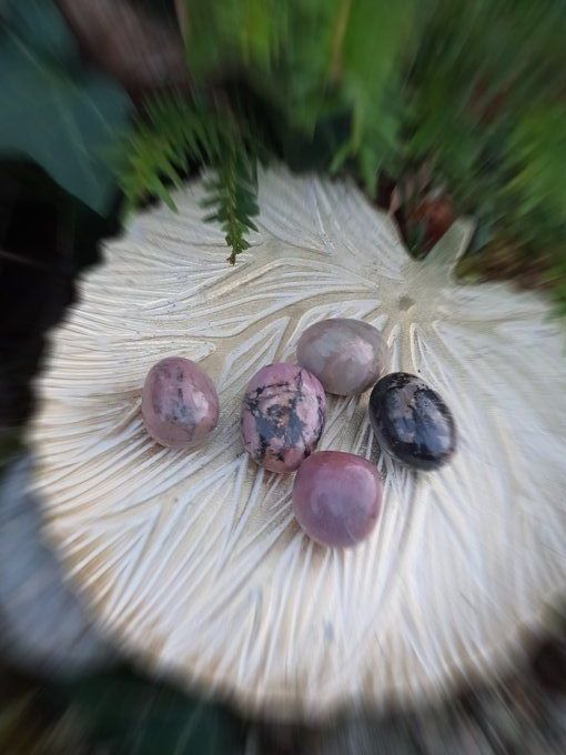 Pierre roulée Rhodonite (Madagascar A+)